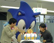 ろうそくの火を消すソニック
