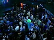 アリーナにデカネジが!